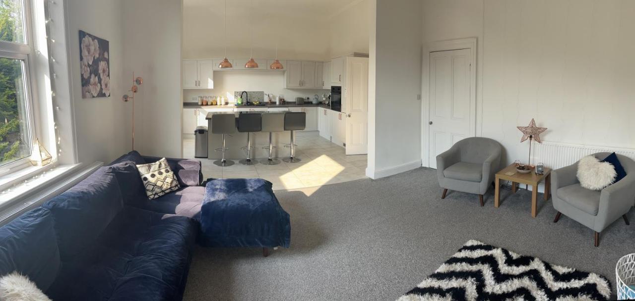 Stunning Bebington Maisonette - Large Private Drive And Entrance, Good Transport Links Ngoại thất bức ảnh